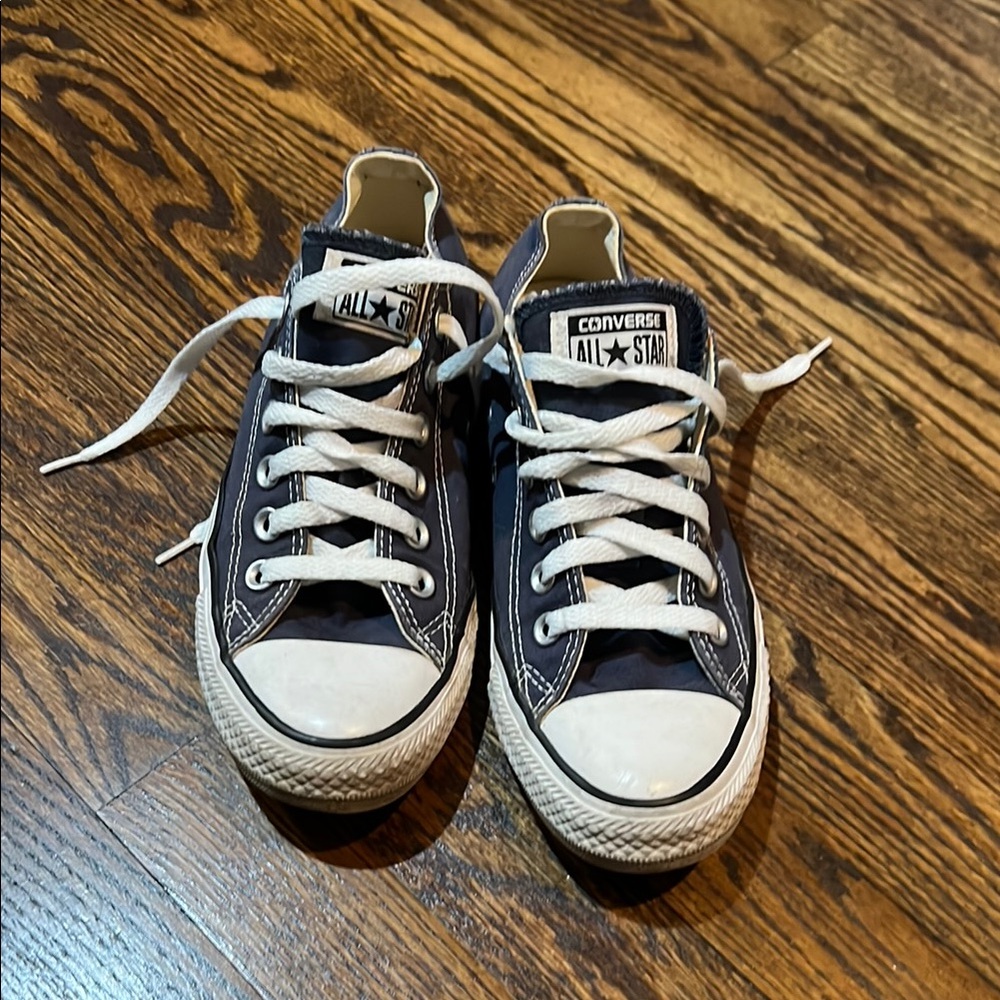 Converse All Star navy low top size 7 women’s/5 mens